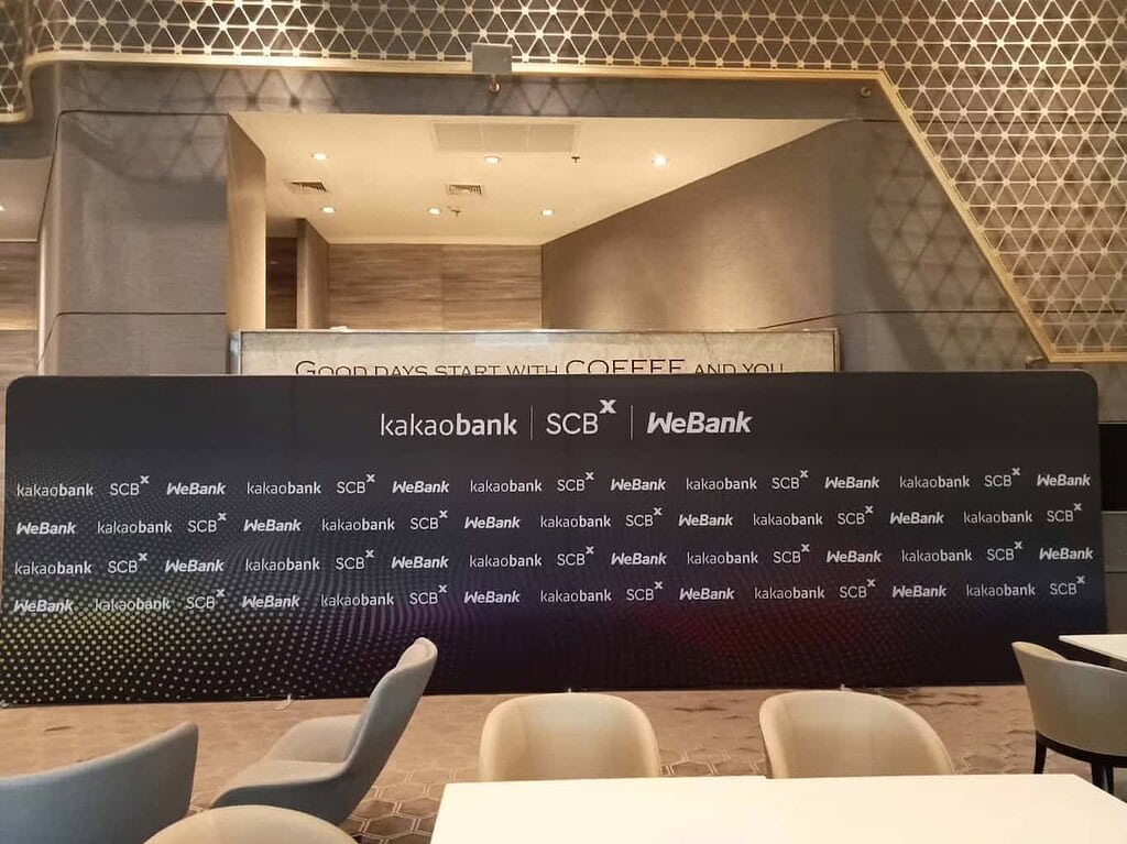 Backdrop งานประชุม ทำจากวัสดุผ้า ดีไซน์เรียบง่ายแต่ทันสมัย